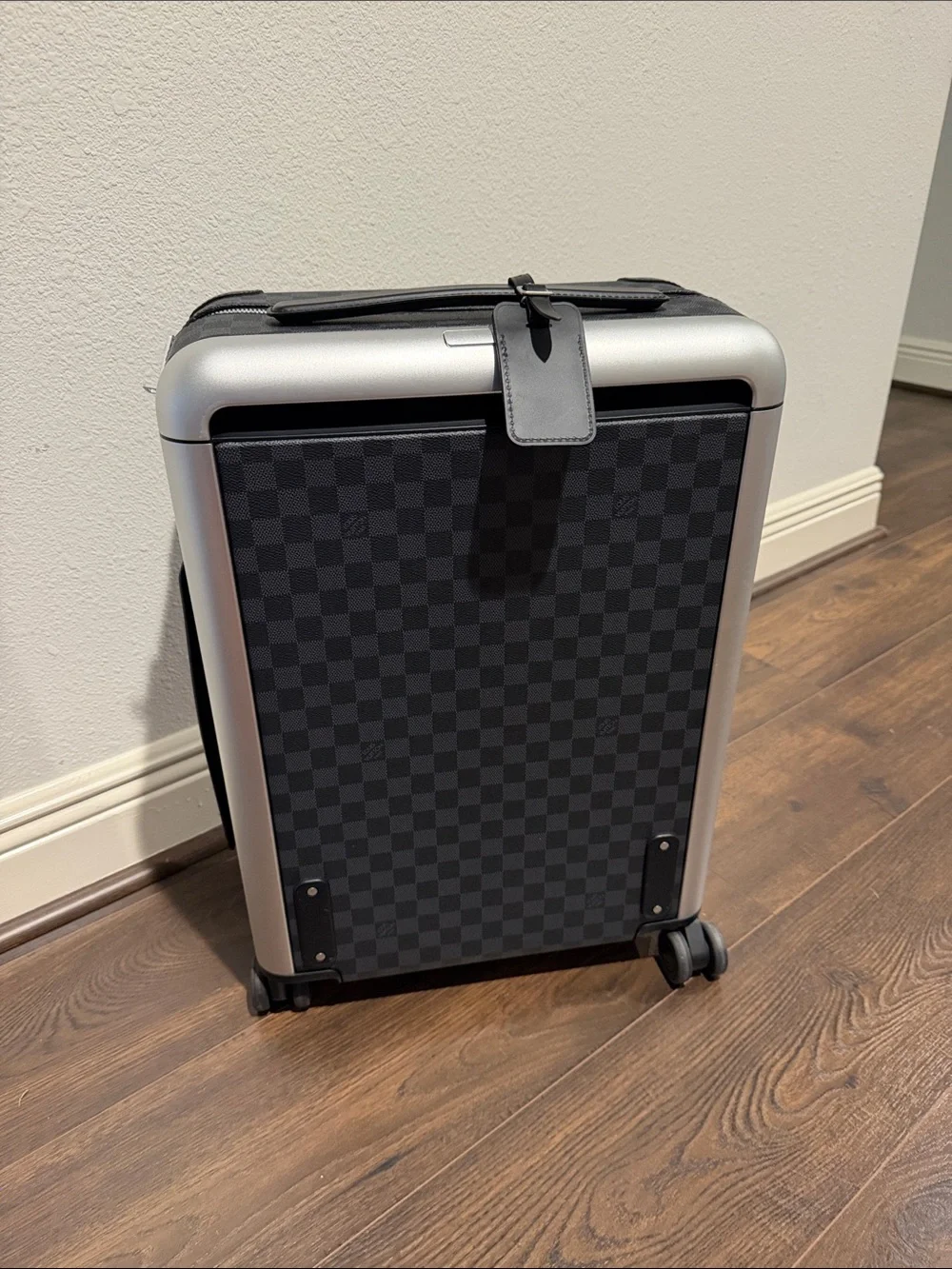 Checkerboard Louis Vuitton  horizon 55 Hard-Shell Carry-On — Black